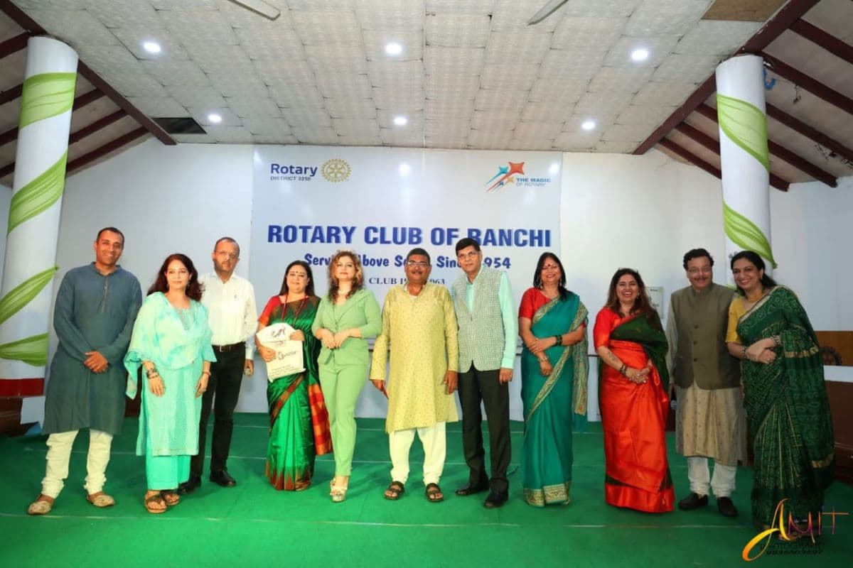 Ranchi News: रोटरी क्लब का भव्य सावन महोत्सव सिंधारा, रुमा चटर्जी को सावन क्वीन और प्रवीण राजगढ़िया को सावन किंग का खिताब