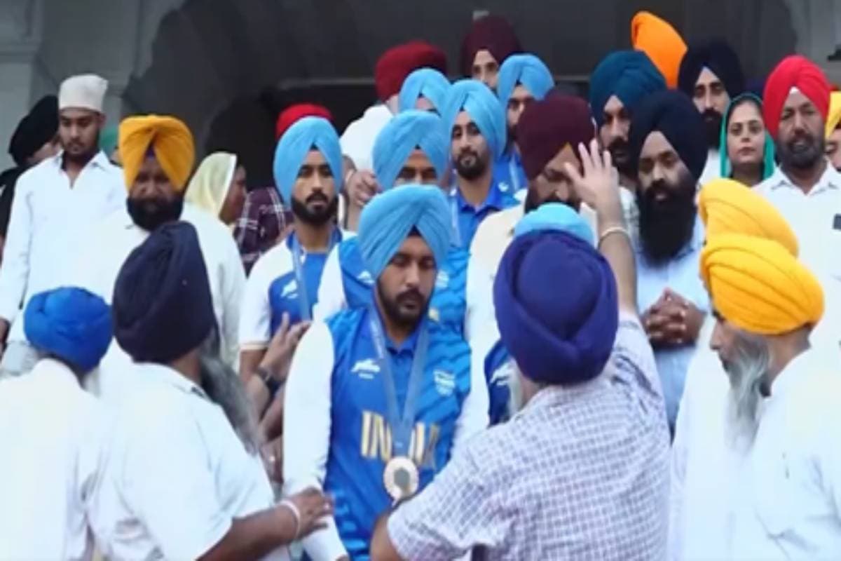 Paris Olympics 2024: भारतीय हॉकी टीम पहुंची अमृतसर, गोल्डन टेम्पल में टेका मत्था