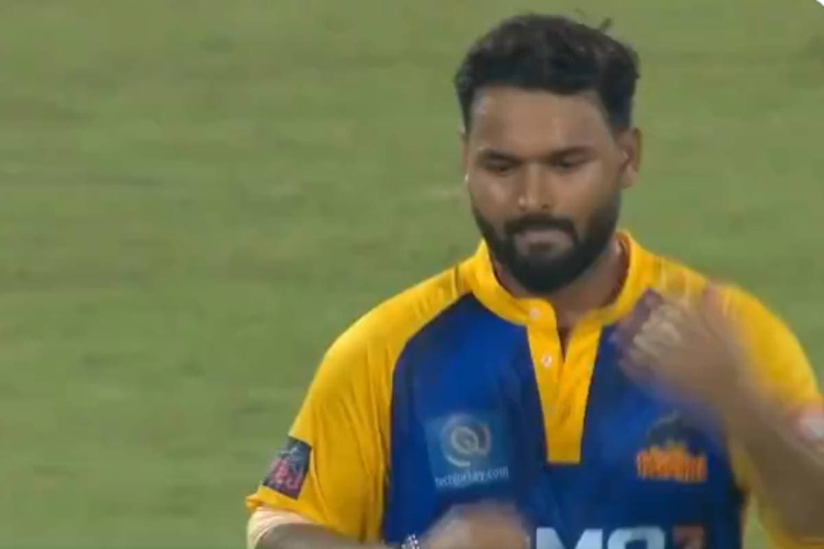 Delhi Premier League: विकेटकीपिंग छोड़ ऋषभ पंत ने की गेंदबाजी, देखें वीडियो