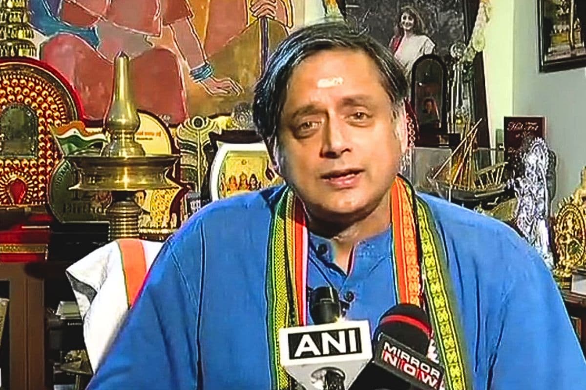 Shashi Tharoor को मानहानि मामले में कोर्ट से झटका, पीएम मोदी के खिलाफ की थी टिप्पणी