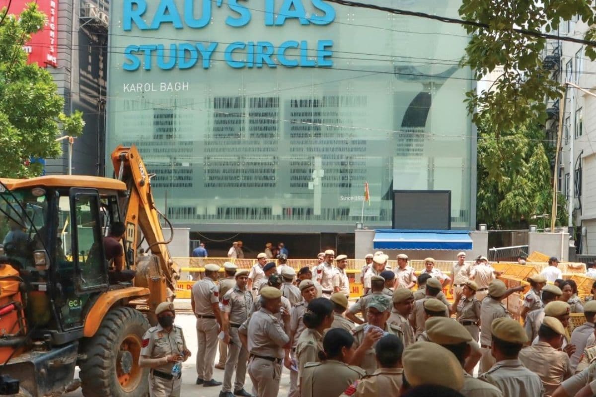 Delhi Coaching Accident Update: कोचिंग हादसा, अब तक 7 की गिरफ्तारी, 100 से अधिक संस्थानों पर कार्रवाई 