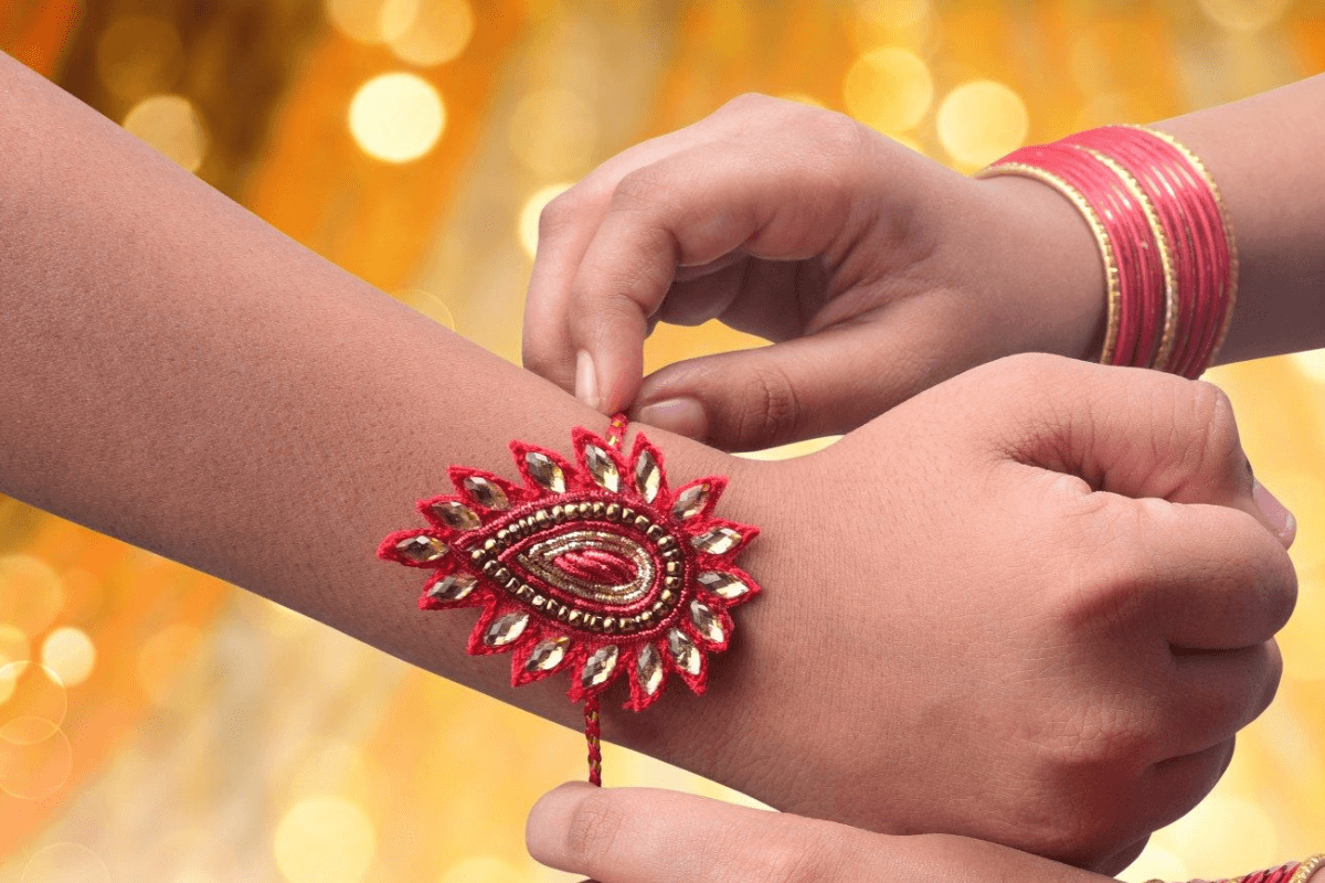 Raksha Bandhan: रक्षाबंधन के दिन भद्राकाल का प्रभाव, सही समय और शुभ मुहूर्त की जानकारी