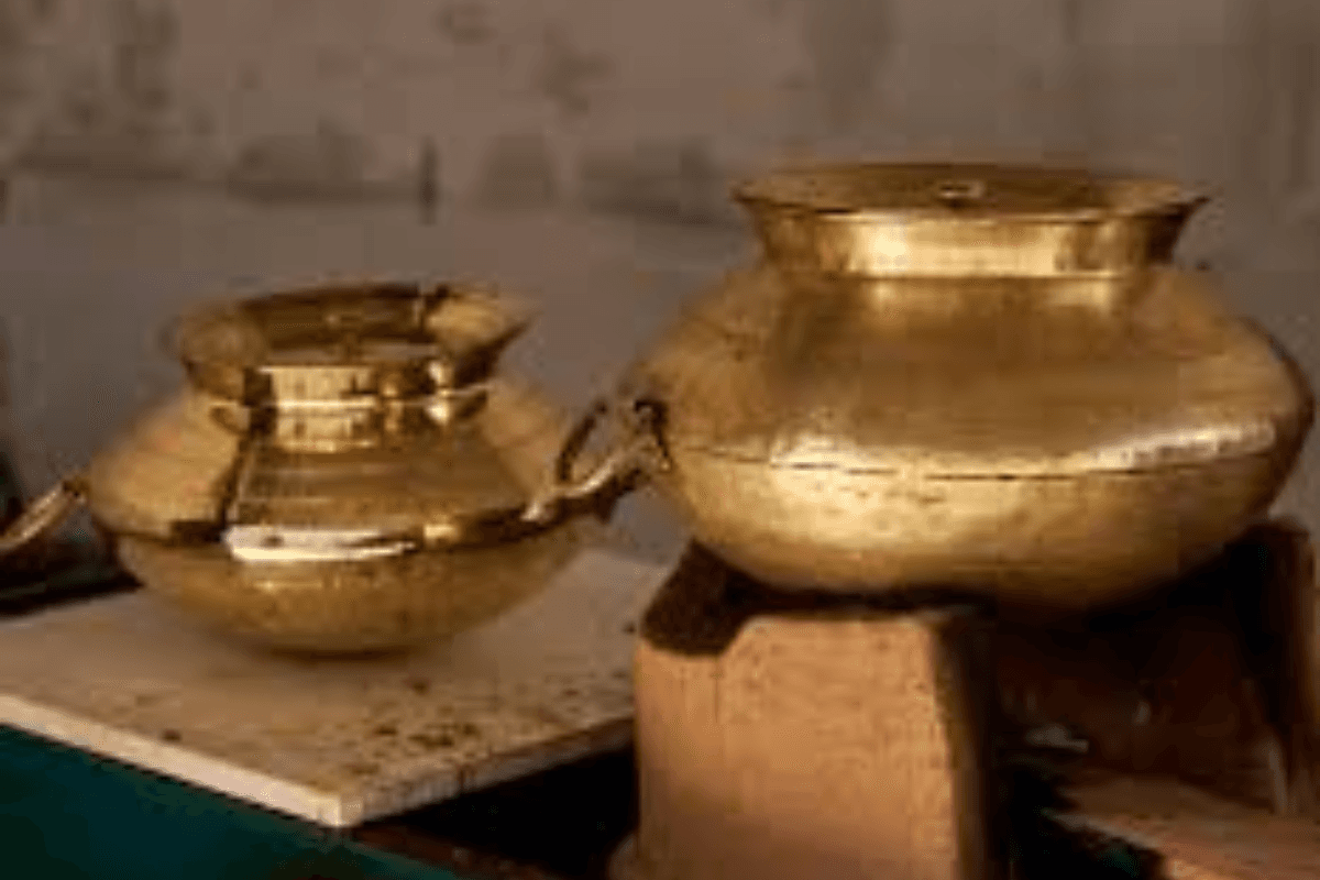 Utensil Cleaning Tips: पितल के बर्तन साफ करने के आसान और असरदार तरीके Utensil Cleaning Tips: पितल के बर्तन साफ करने के आसान और असरदार तरीके