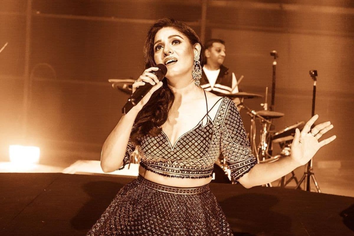 Sunidhi Chauhan Birthday: जगराते में गाने से लेकर 18 साल की उम्र में शादी कर 1 साल में तलाक लेने तक…. बर्थडे स्पेशल पर जानें खास बातें