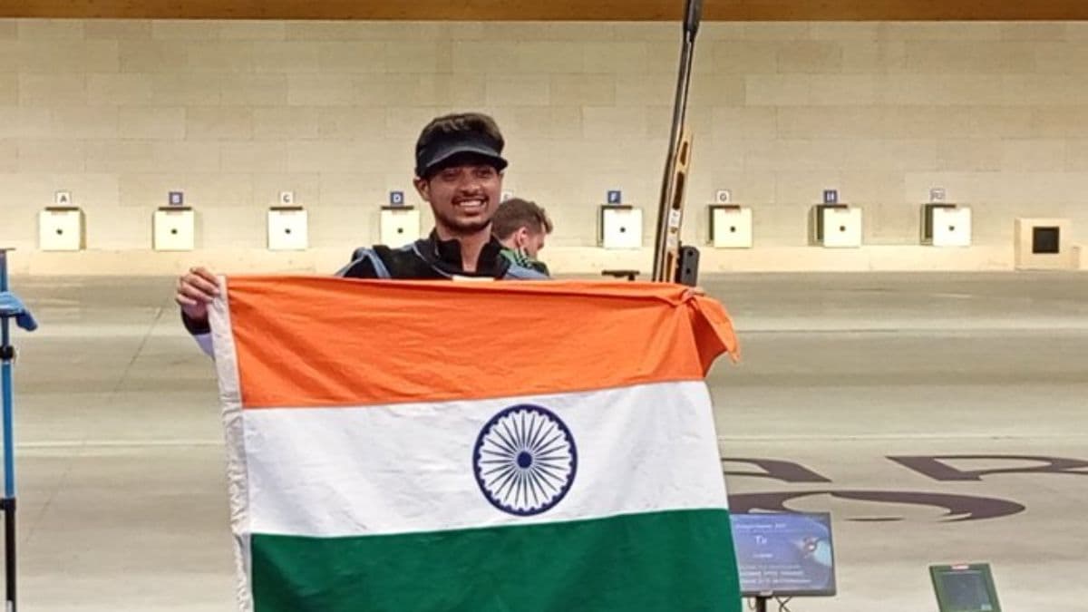 Swapnil Kusale ने 50 मीटर राइफल 3 पोजीशन में कांस्य पदक जीतकर रचा इतिहास