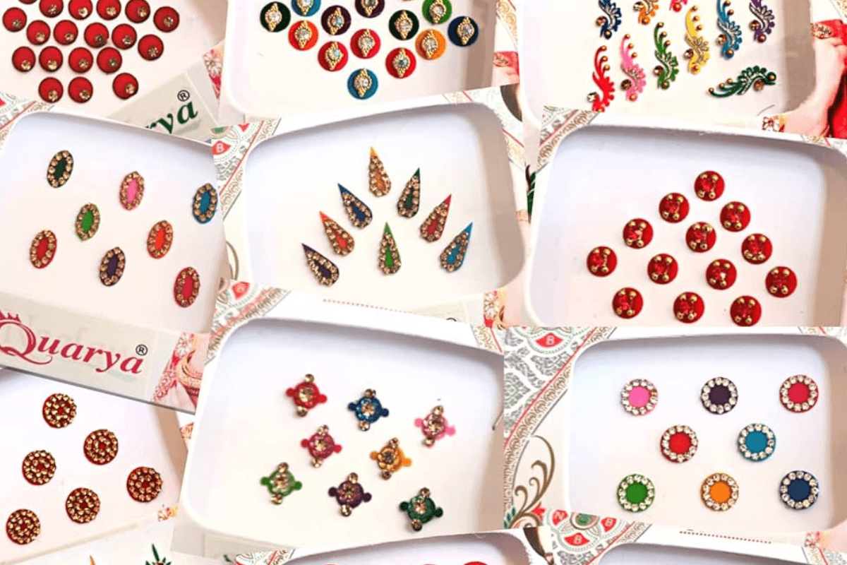 Bindi designs for face shapes: जानिए आपके चेहरे पर किस तरह की बिन्दी अच्छी लगेगी Bindi designs for face shapes: जानिए आपके चेहरे पर किस तरह की बिन्दी अच्छी लगेगी