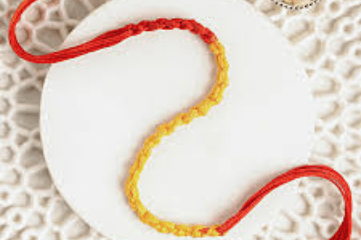 Mouli tradition: किस हाथ में मौली बांधें: क्या हैं मान्यता, विधि और धार्मिक महत्व