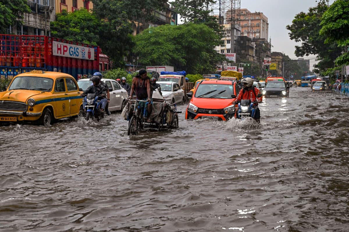 Weather Forecast: जन्माष्टमी के दिन होगी भारी बारिश, दिल्ली-यूपी से लेकर बिहार-झारखंड में बरसेंगे बदरा, जानें अपने शहर का हाल