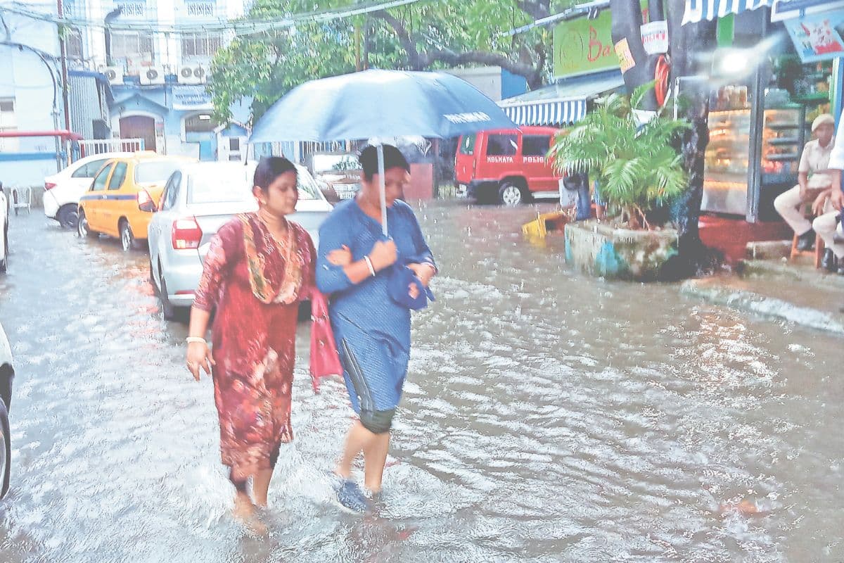 Kal Hogi Barish: यूपी में आज भारी बारिश, 15 से ज्यादा जिलों में अलर्ट, जानिए कल कैसा रहेगा मौसम