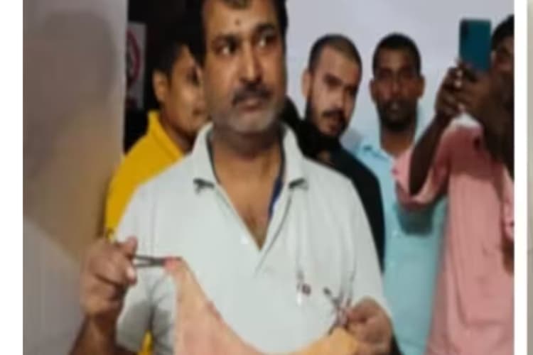 Jehanabad News: ऑपरेशन के दौरान डॉक्टर ने महिला के पेट में छोड़ा कपड़ा,परिजनों ने किया हँगामा