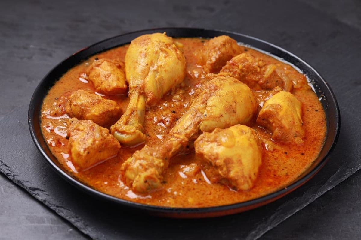 Ajab Gajab: 12 करोड़ की चिकन चोरी करके खा गई महिला, अब 9 साल की जेल, जानें किस देश का मामला