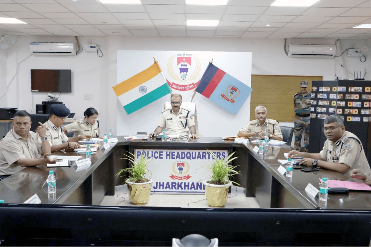 Jharkhand News: डीजीपी अनुराग गुप्ता ने की समीक्षा बैठक, साइबर अपराध समेत कई मुद्दों पर हुई चर्चा