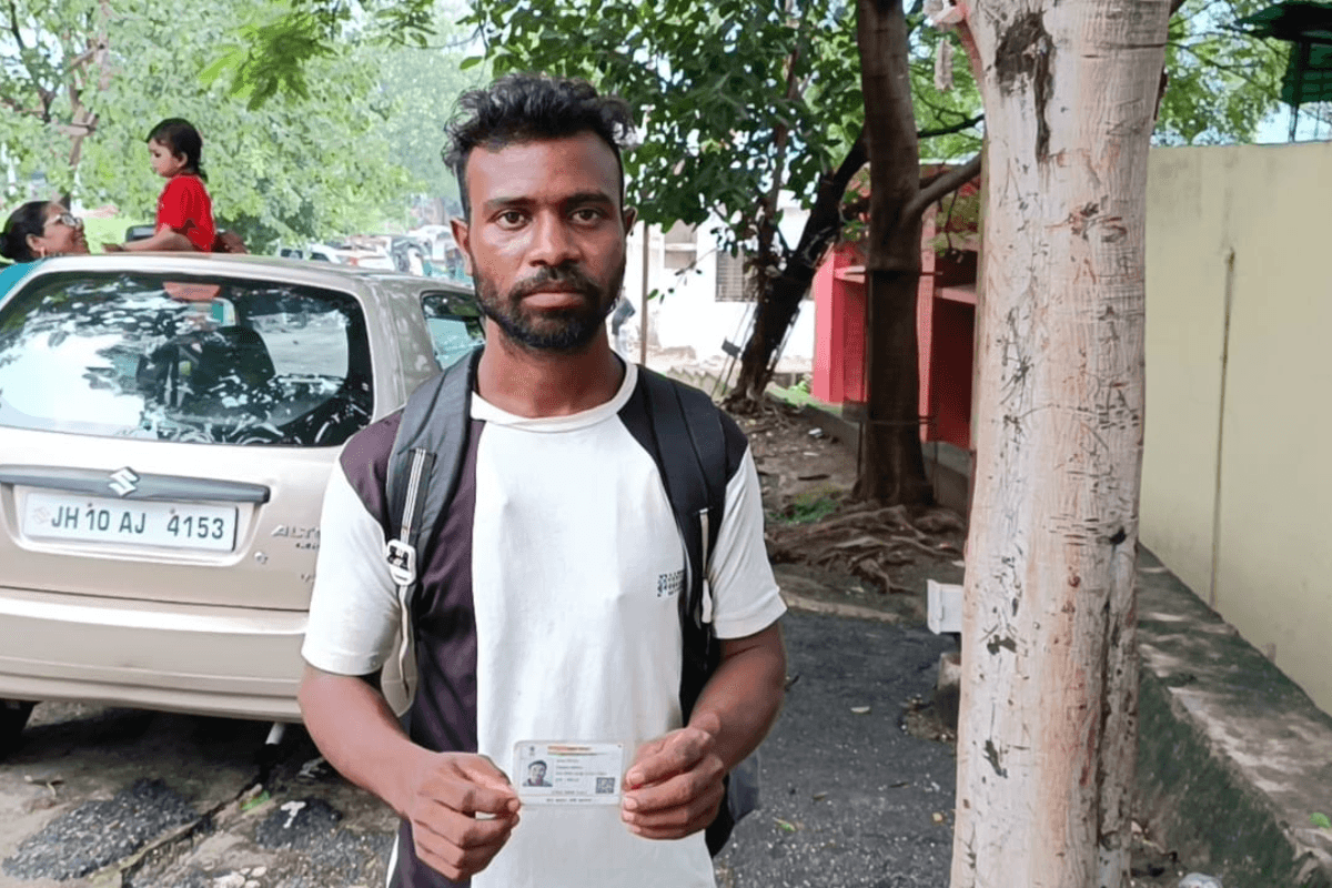 शव ले जाने मिन्नतें करता रहा बिरहोर परिवार, न एंबुलेंस मिली और न पुलिस पहुंची, विरोध में हंगामा