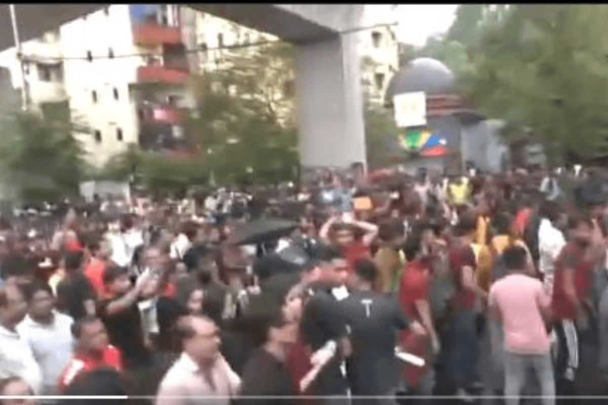 Kolkata Doctor Murder Case: फुटबॉल स्टेडियम के बाहर महिला डॉक्टर की हत्या का विरोध, रद्द करना पड़ा मैच