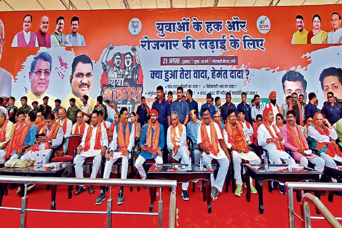 झारखंड: युवा आक्रोश रैली में BJP नेताओं और पुलिस का ऐसा हुआ आमना-सामना, देखें तस्वीरें