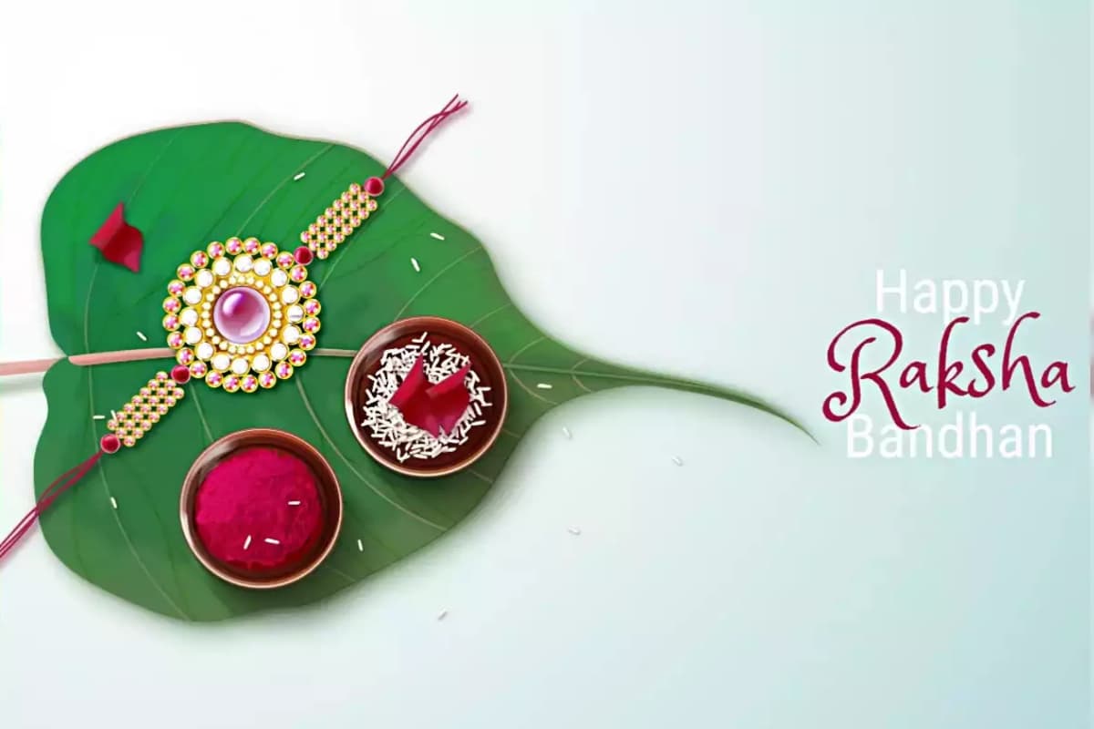 Raksha Bandhan 2025 : राखी बांधने से पहले करें ये मंत्र, स्नान और हवन? जानिए वैदिक राखी विधि