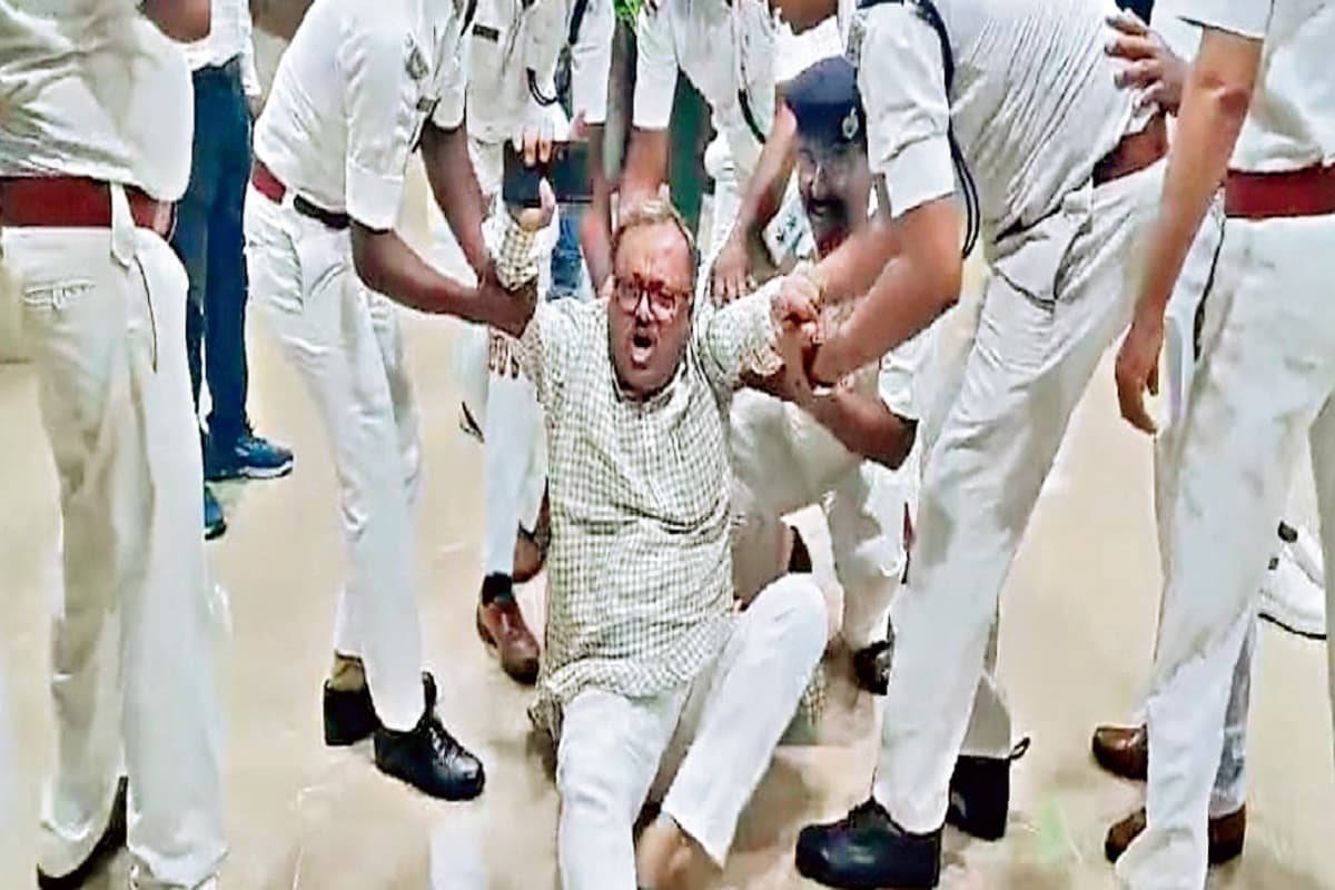 झारखंड में सियासी पारा हाई, देर रात सदन से खींच कर निकाले गये विधायक, भाजपा नेताओं ने सरकार के खिलाफ खोला मोर्चा