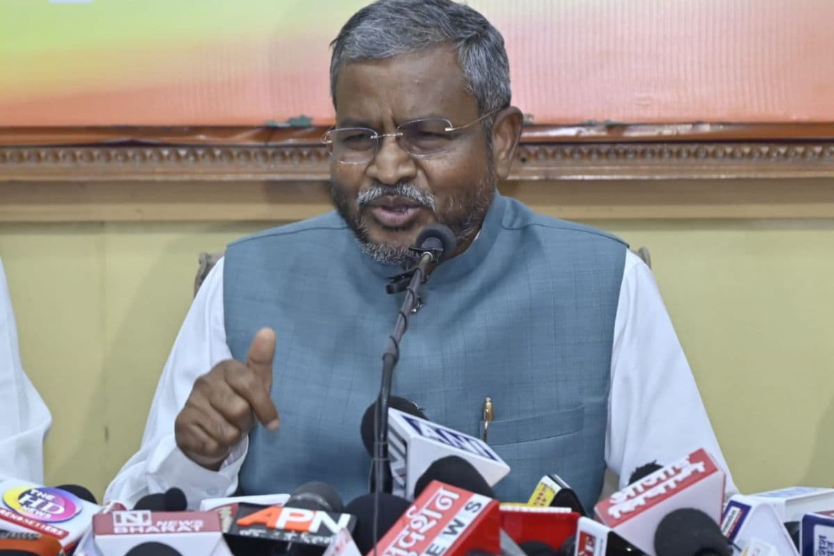 Jharkhand Election 2024: 'झारखंड को बचाने के बीजेपी को दें वोट', JMM पर बरसे बाबूलाल मरांडी, कहा- हेमंत सोरेन लाचार और विवश
