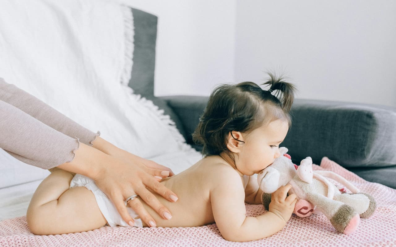 Parenting Tips: नवजात शिशुओं के लिए क्यों है मसाज जरूरी? जानें इसके फायदे