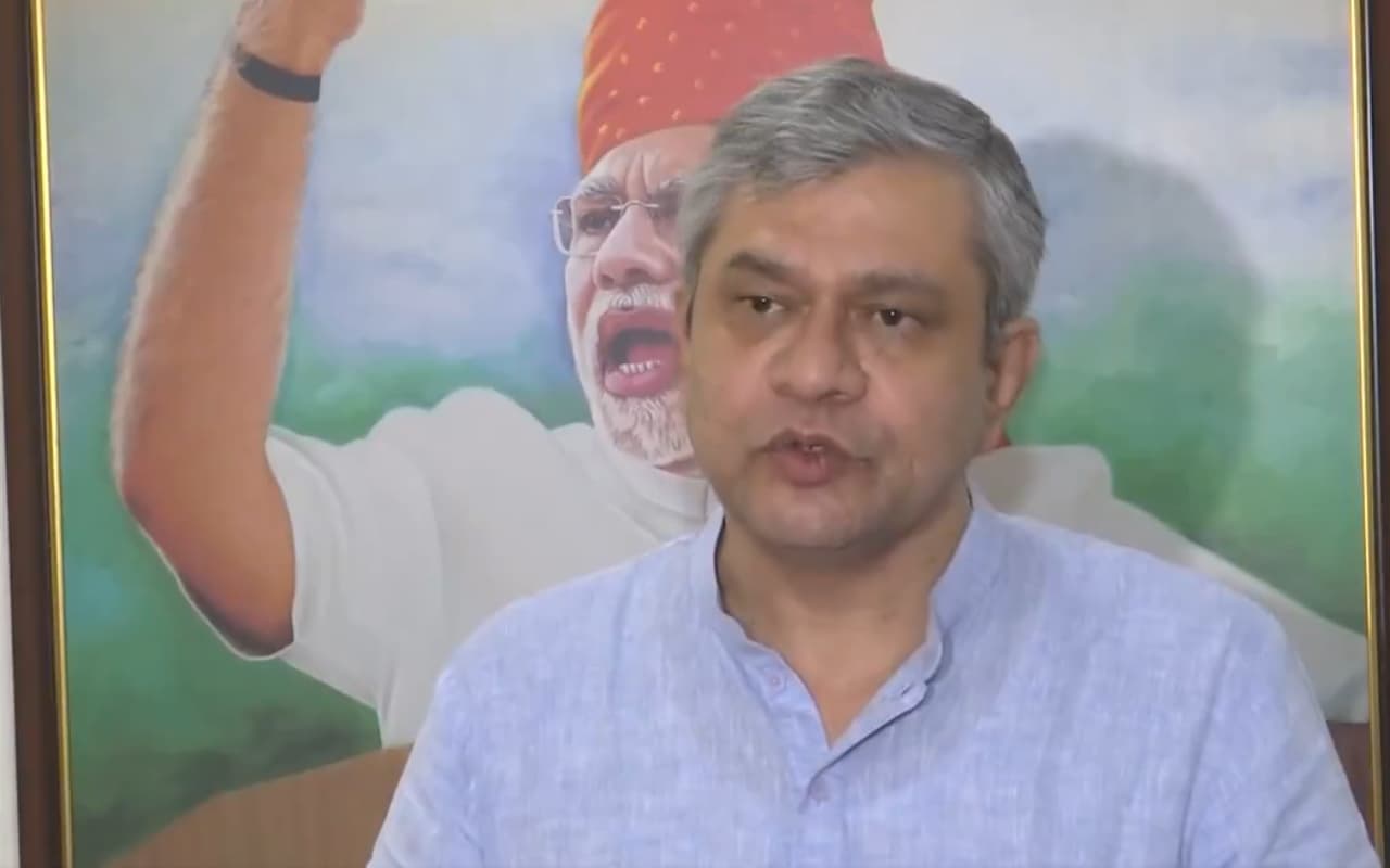 Lateral Entry: लेटरल एंट्री पर अश्विनी वैष्णव का बड़ा बयान, कहा- पीएम मोदी ने जताई बाबा साहेब के संविधान के प्रति प्रतिबद्धता