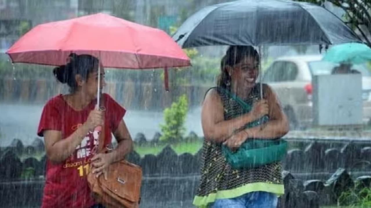 Bihar Weather: बिहार में तेज बारिश शुरू, इन जिलों के लिए ऑरेंज व येलो अलर्ट हुआ जारी...