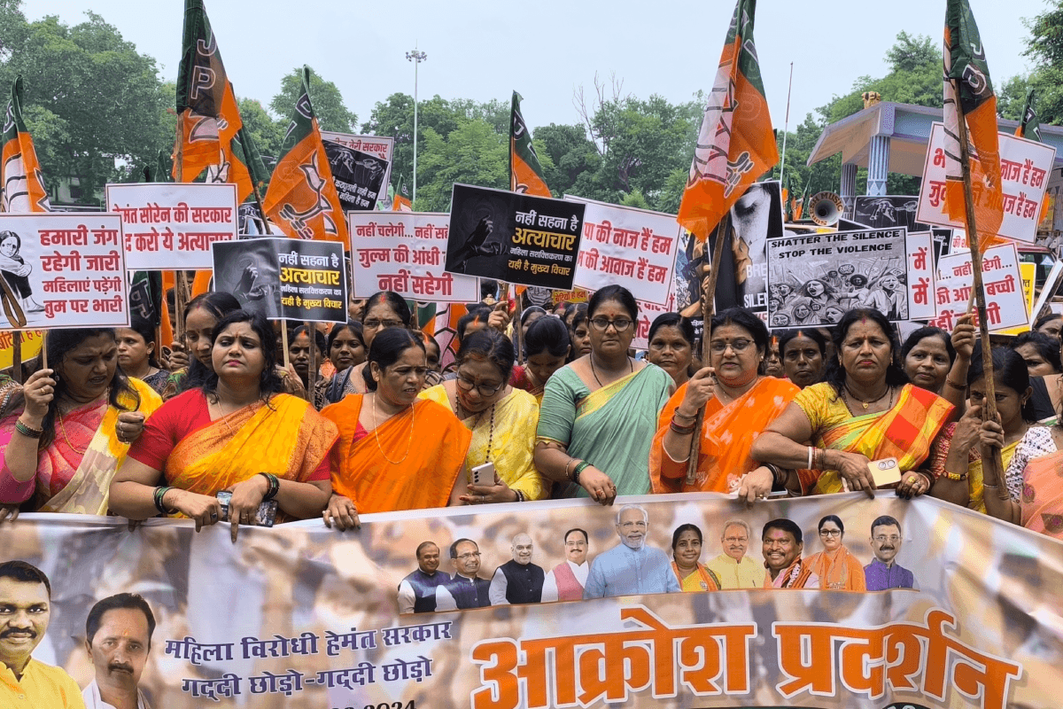 बीजेपी महिला मोर्चा ने हेमंत सरकार के खिलाफ किया प्रदर्शन, अध्यक्ष बोलीं असुरक्षित हैं महिलाएं, भ्रष्टाचार का बोलबाला