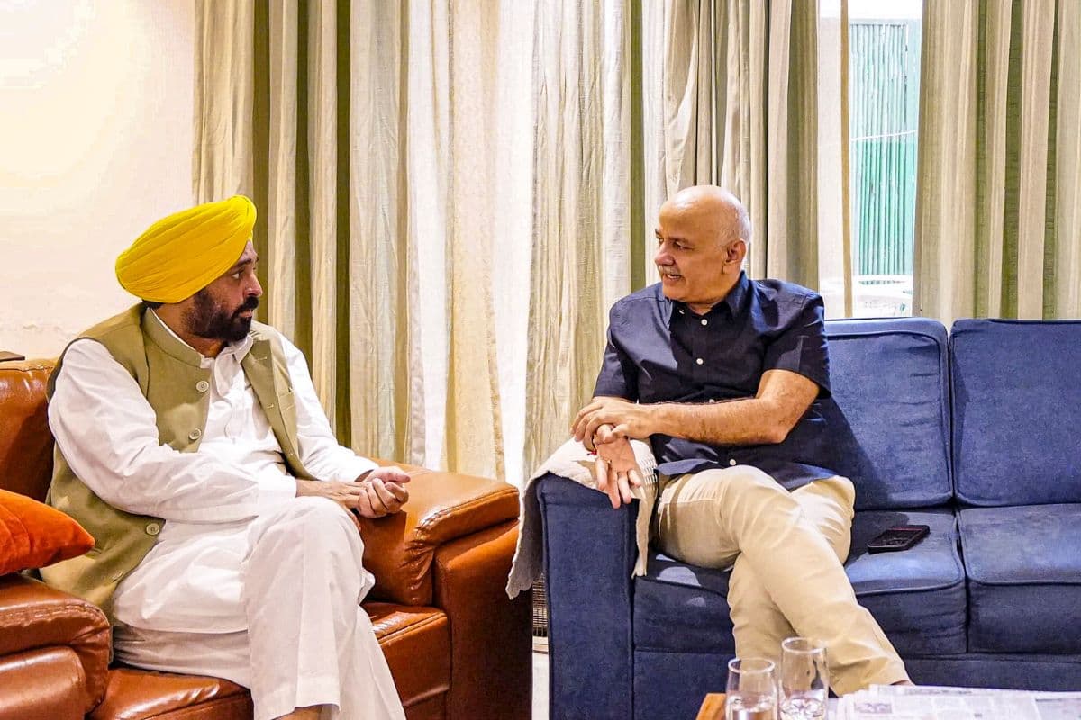 Punjab News: पंजाब में कार-बाइक खरीदना हुआ महंगा, त्योहार शुरू होने से पहले सरकार ने बढ़ाया Tax