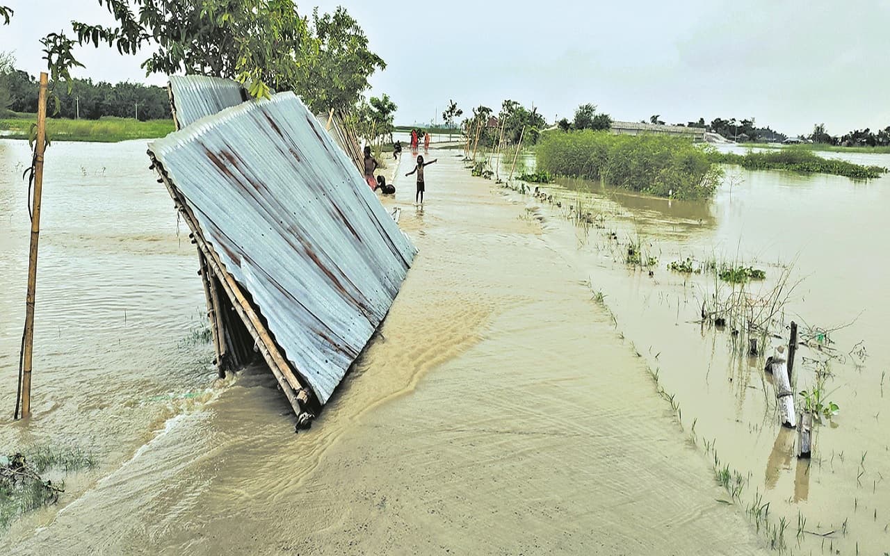 PHOTOS: सुपौल में फिर बने बाढ़ के हालात, कोसी बराज के 26 फाटक खोले गए, देखिए तस्वीरें…