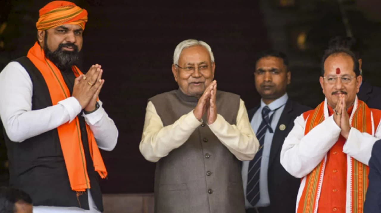 Bihar News: बेहतर काम करनेवालों को मिलेगा तोहफा, बिहार सरकार बढ़ायेगी इन लोगों की सैलरी