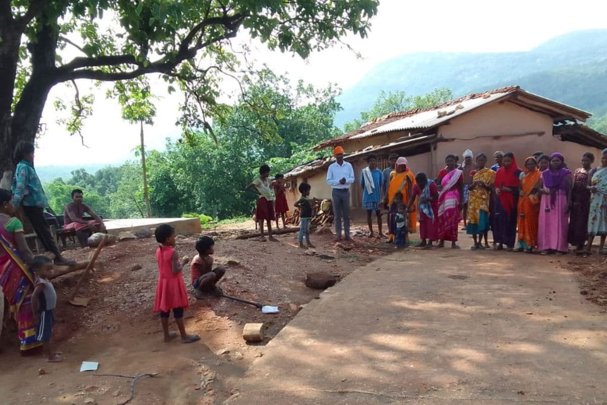 आजादी के सात दशक बाद भी आदिवासी बहुल असना पानी गांव में नहीं पहुंची बिजली, ग्रामीण जी रहे नरकीय जीवन