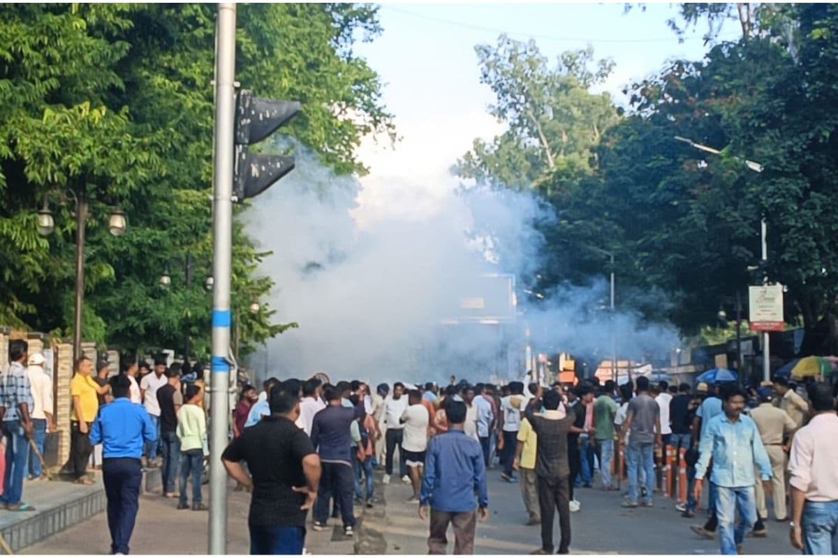 West Bengal : दुर्गापुर में सीपीएम की रैली पर हमला, बमबाजी से दहशत