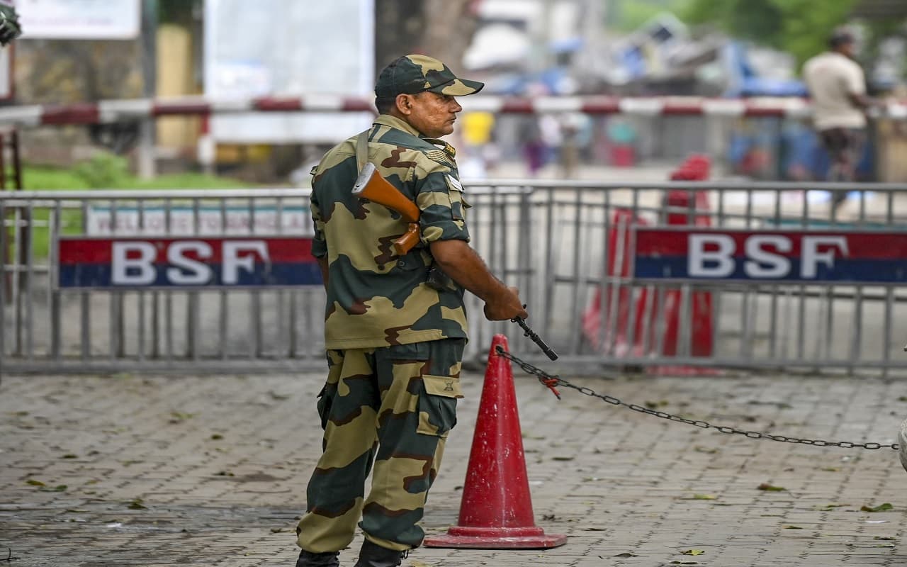 बांग्लादेश हिंसा: बिहार में भी अलर्ट जारी, सीमांचल में बंगाल बॉर्डर पर क्यों पहरा बढ़ाया गया?