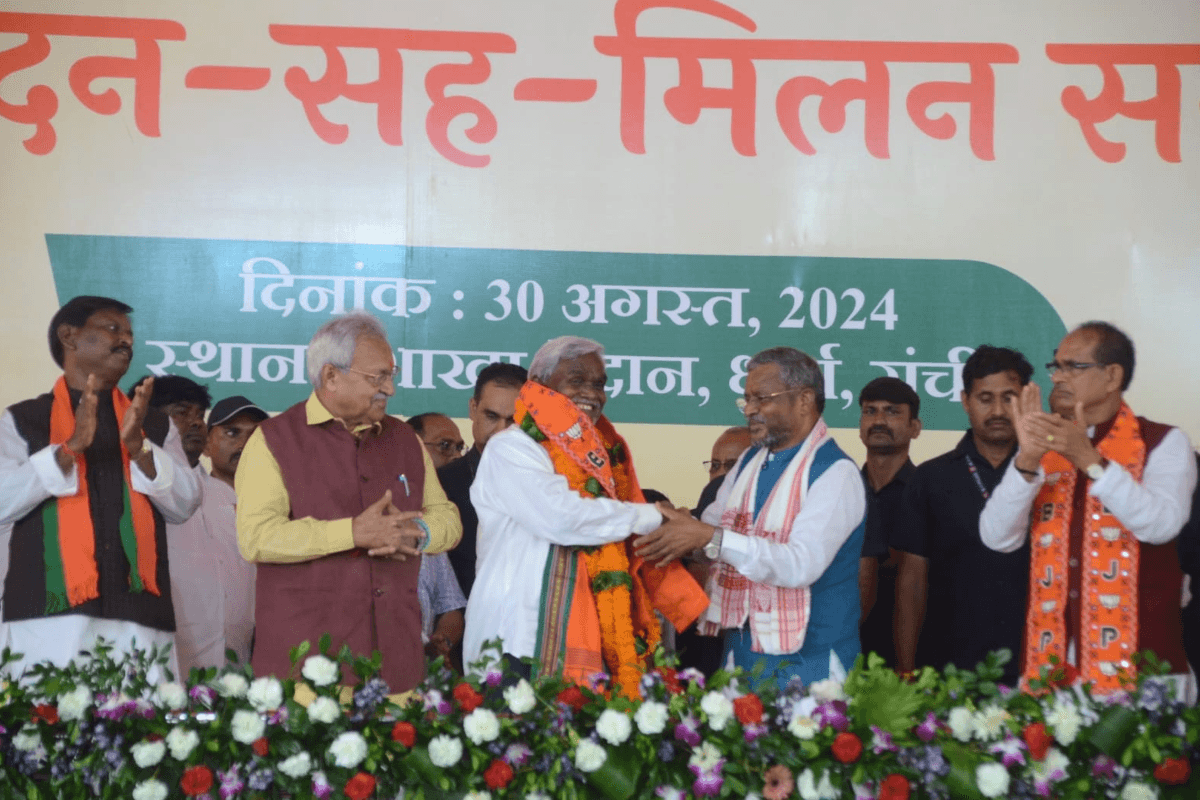 Jharkhand Politics: Champai Soren ने BJP में शामिल होने के बाद भरी हुंकार, लगाए जय श्री राम के नारे