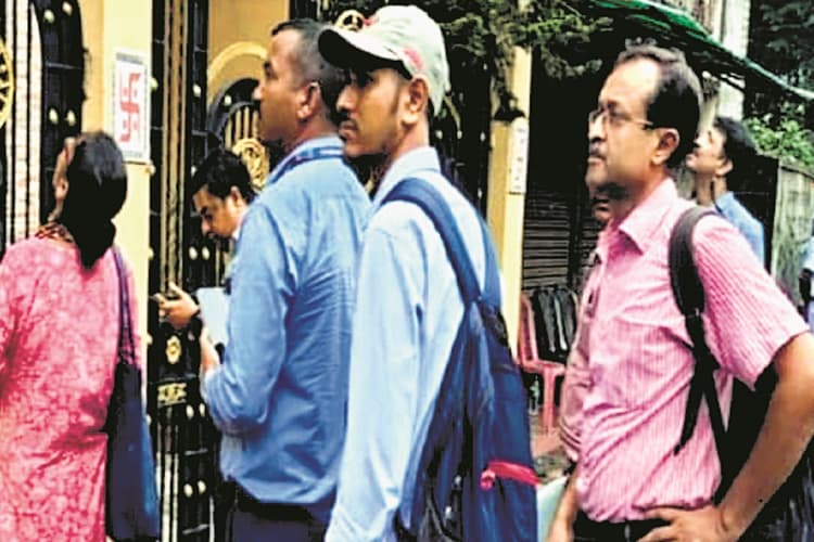 संदीप घोष के घर के बाहर CBI को करना पड़ा घंटों इंतजार, बार-बार आवाज देने पर भी नहीं खुल रहा था दरवाजा