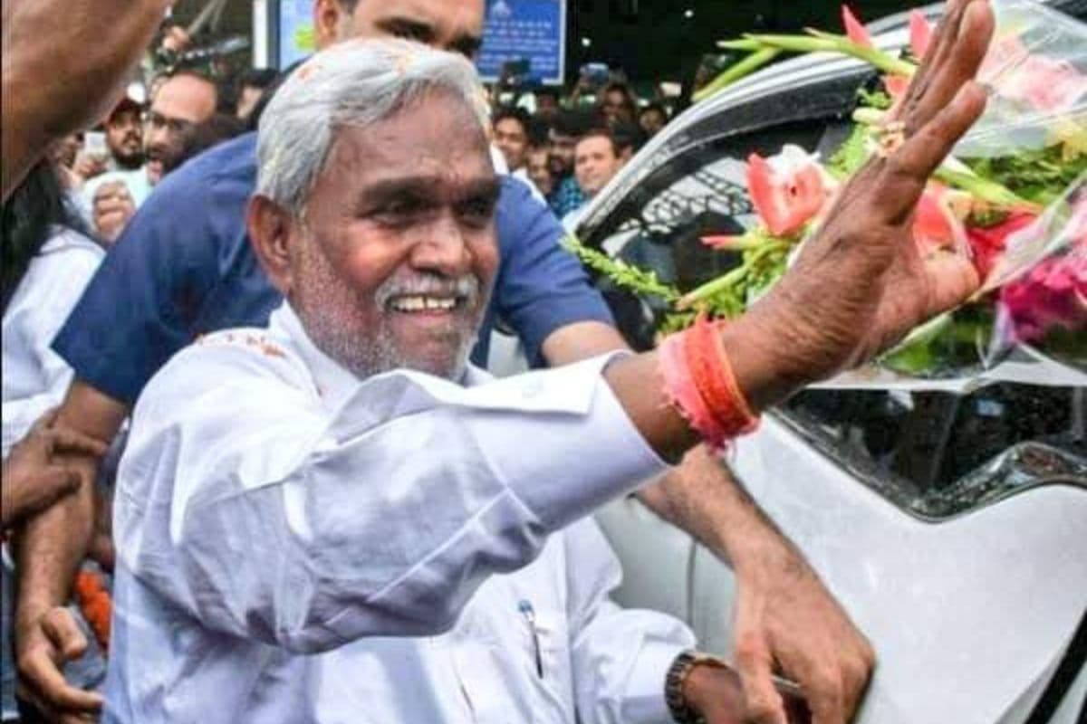 Champai Soren: कितने करोड़ के मालिक हैं पूर्व CM चंपाई सोरेन? रखते हैं तीन लाख के हथियार