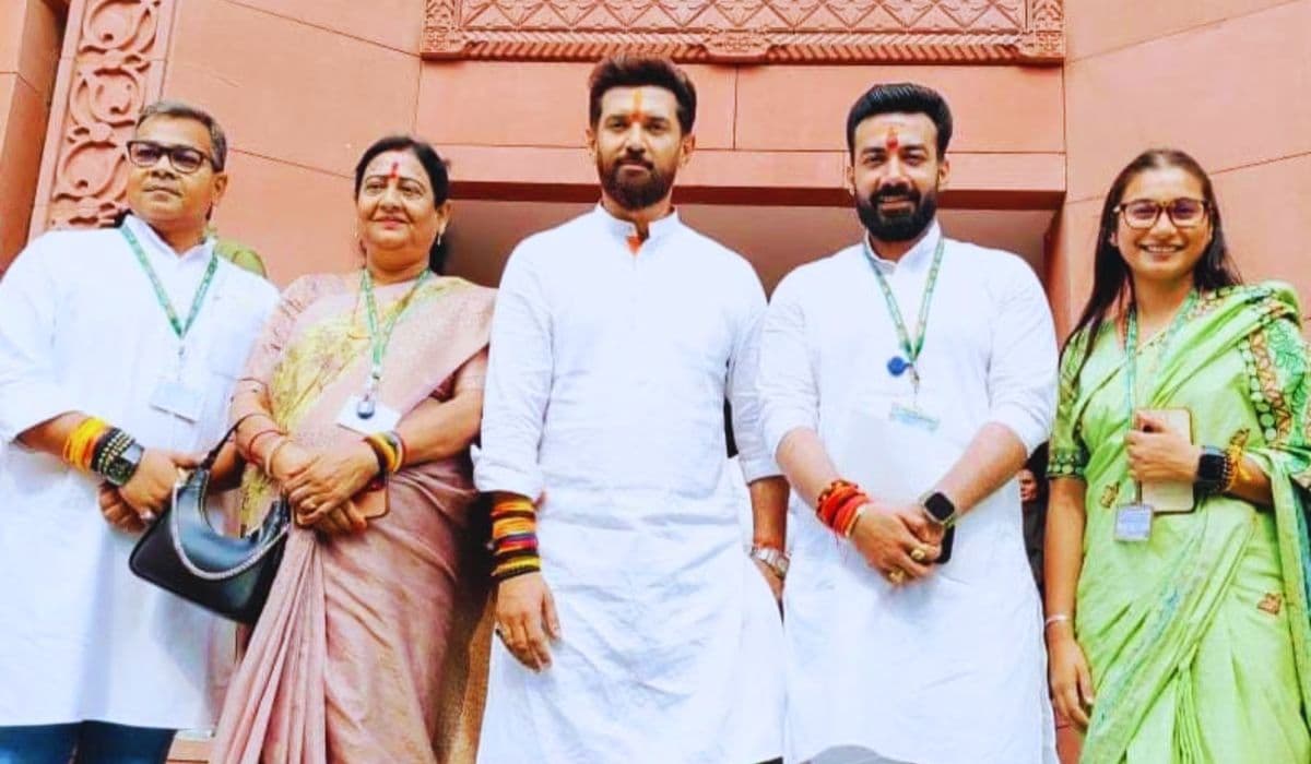 chirag paswan news | Bihar Politics: Amidst the discussion of split in LJP, Chirag's MPs released the video, know what they said… chirag paswan news | Bihar Politics: Amidst the discussion of split in LJP, Chirag's MPs released the video, know what they said…