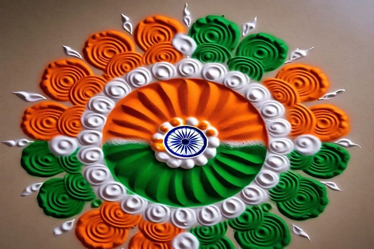 Tri Color Rangoli: स्वतंत्रता दिवस पर जरूर बनाएं तिरंगा थीम रंगोली, यहां देखें डिजाइन