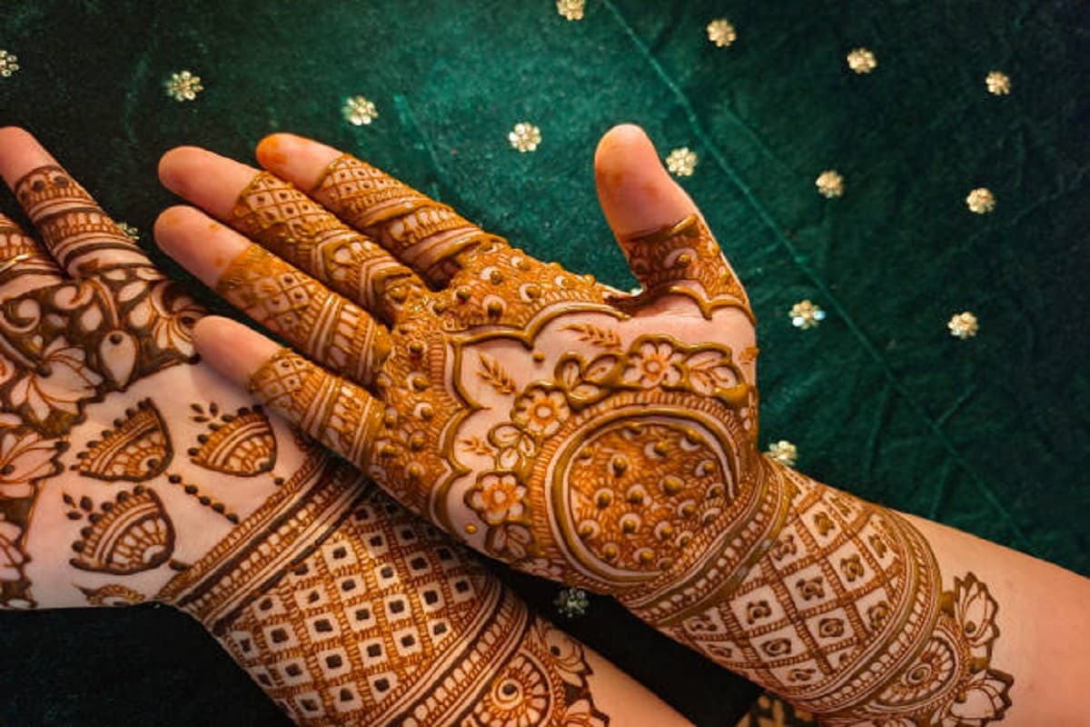 Latest Simple Mehndi Design: रक्षाबंधन पर जरूर ट्राइ करें ये सिम्पल और ट्रेंडी मेहंदी डिजाइन
