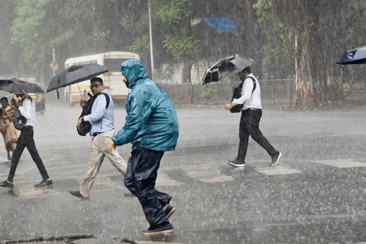 Jharkhand Weather: झारखंड में मॉनसून फिर हुआ एक्टिव, इन जिलों में आज भारी बारिश का आसार, येलो अलर्ट जारी