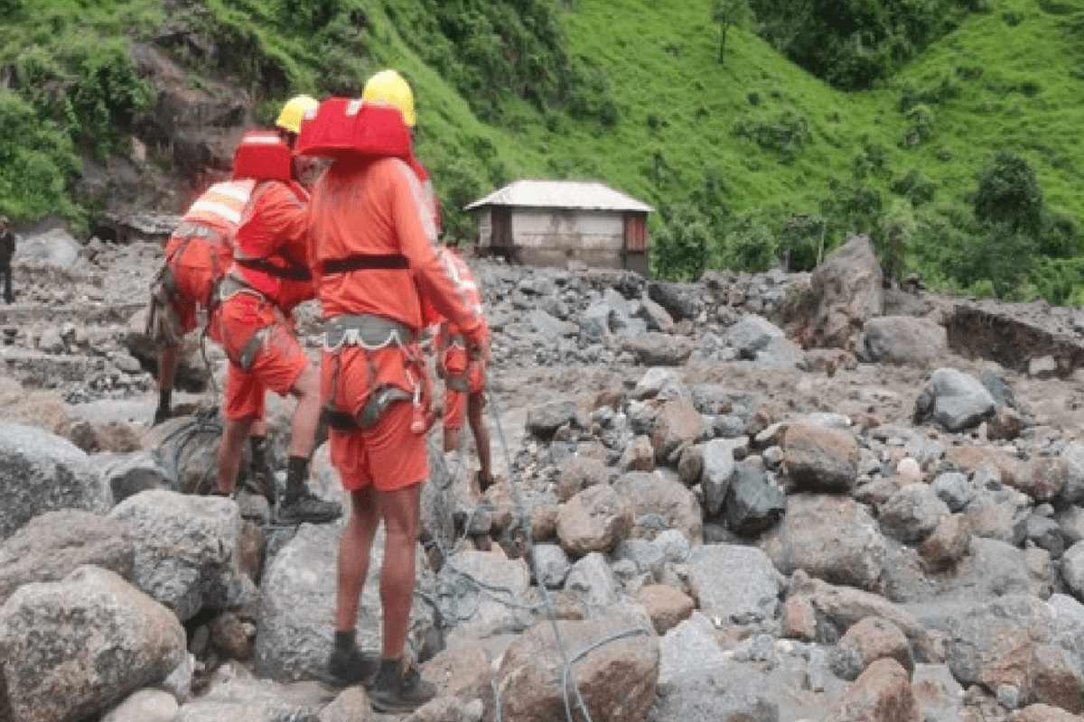 Earthquake in HP: हिमाचल प्रदेश में बाढ़ के बाद भूकंप के झटके, 7 की मौत 50 लापता