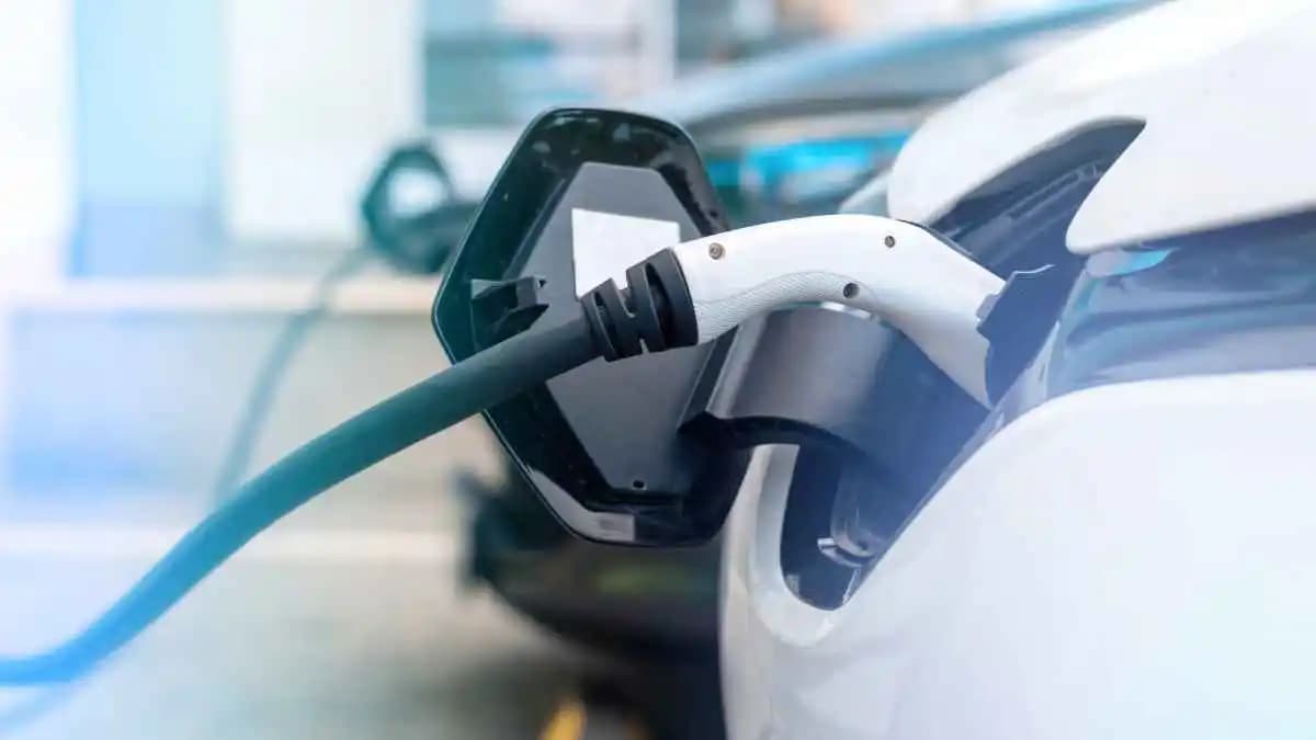 Registration tax: इलेक्ट्रिक वाहनों को माफ हो या हाइब्रिड वाहनों का ,इस पर विवाद छिड़ी