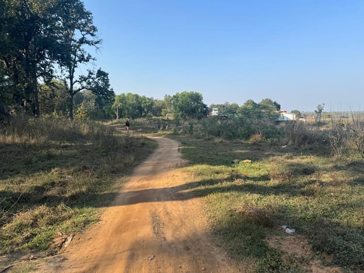 झारसुगुड़ा : भुइंयापाड़ा में सड़क नहीं, एंबुलेंस व दमकल पहुंचने में होती है परेशानी