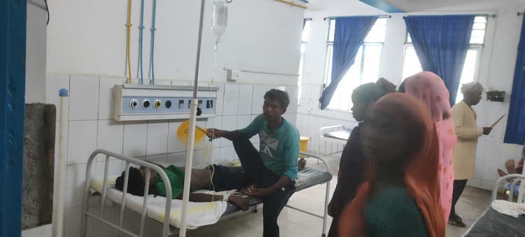 इमरजेंसी में भर्ती हो रहे वायरल फीवर व पेट दर्द के मरीज