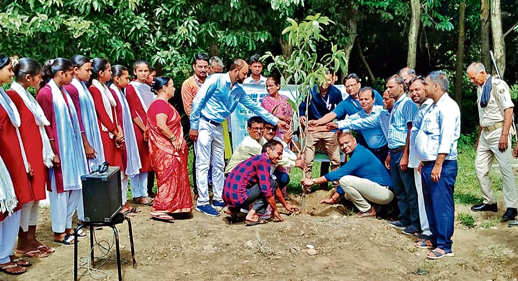 हेल्दी लाइफ व पर्यावरण संरक्षण को ले पौधरोपण जरूरी