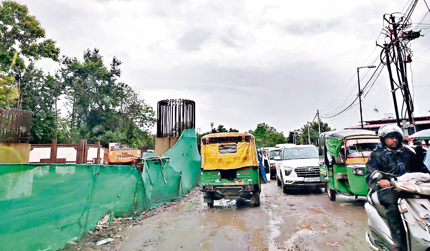 Ranchi news : जाकिर हुसैन पार्क से किशोरी यादव चौक के बीच व्यावसायिक वाहनों का रूट डायवर्ट किया जाये