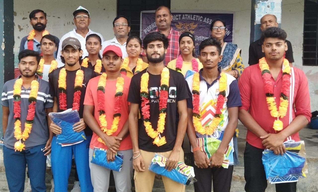 पदक हासिल किये खिलाड़ियों को एथलेटिक संघ ने किया सम्मानित