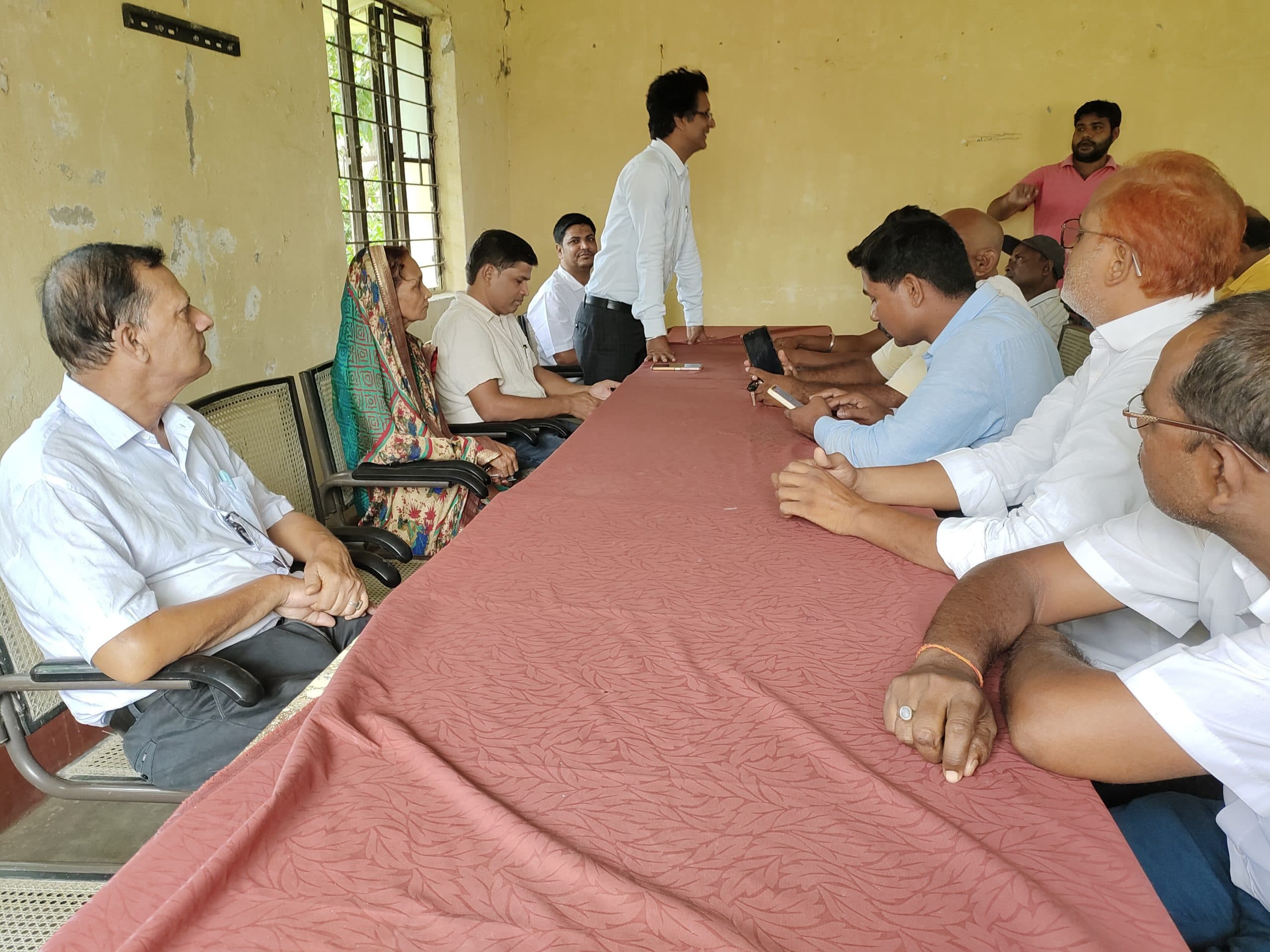 किसानों को उचित मूल्य पर खाद नहीं देने पर दुकानदारों पर होगी प्राथमिकी