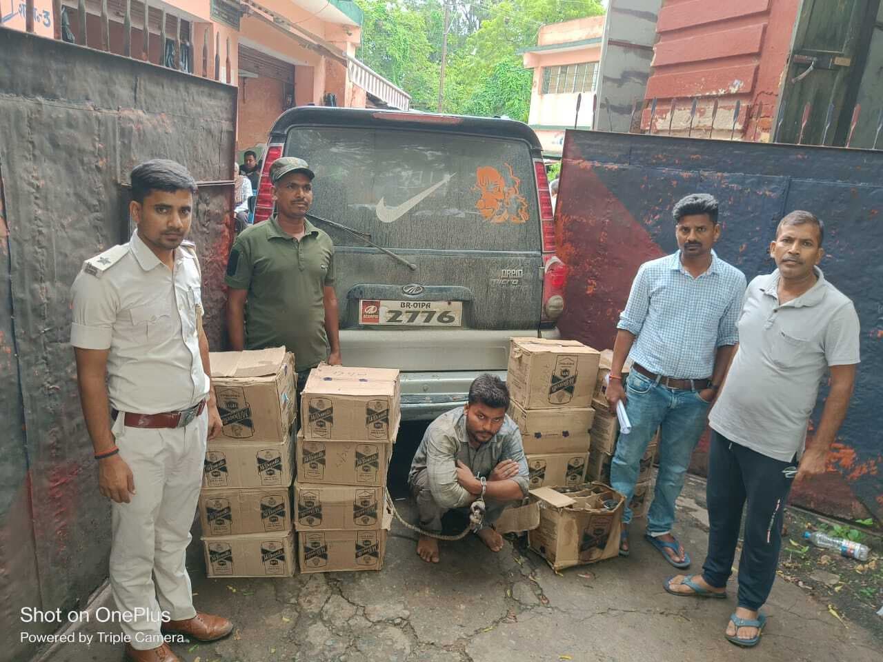 स्कॉर्पियो से 17 पेटी शराब जब्त, धंधेबाज गिरफ्तार