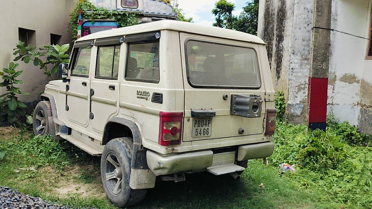 Cough Syrup Smuggler: 300 बोतल कफ सिरप की तस्करी करता पकड़ा गया शक्श , बोलेरो जब्त