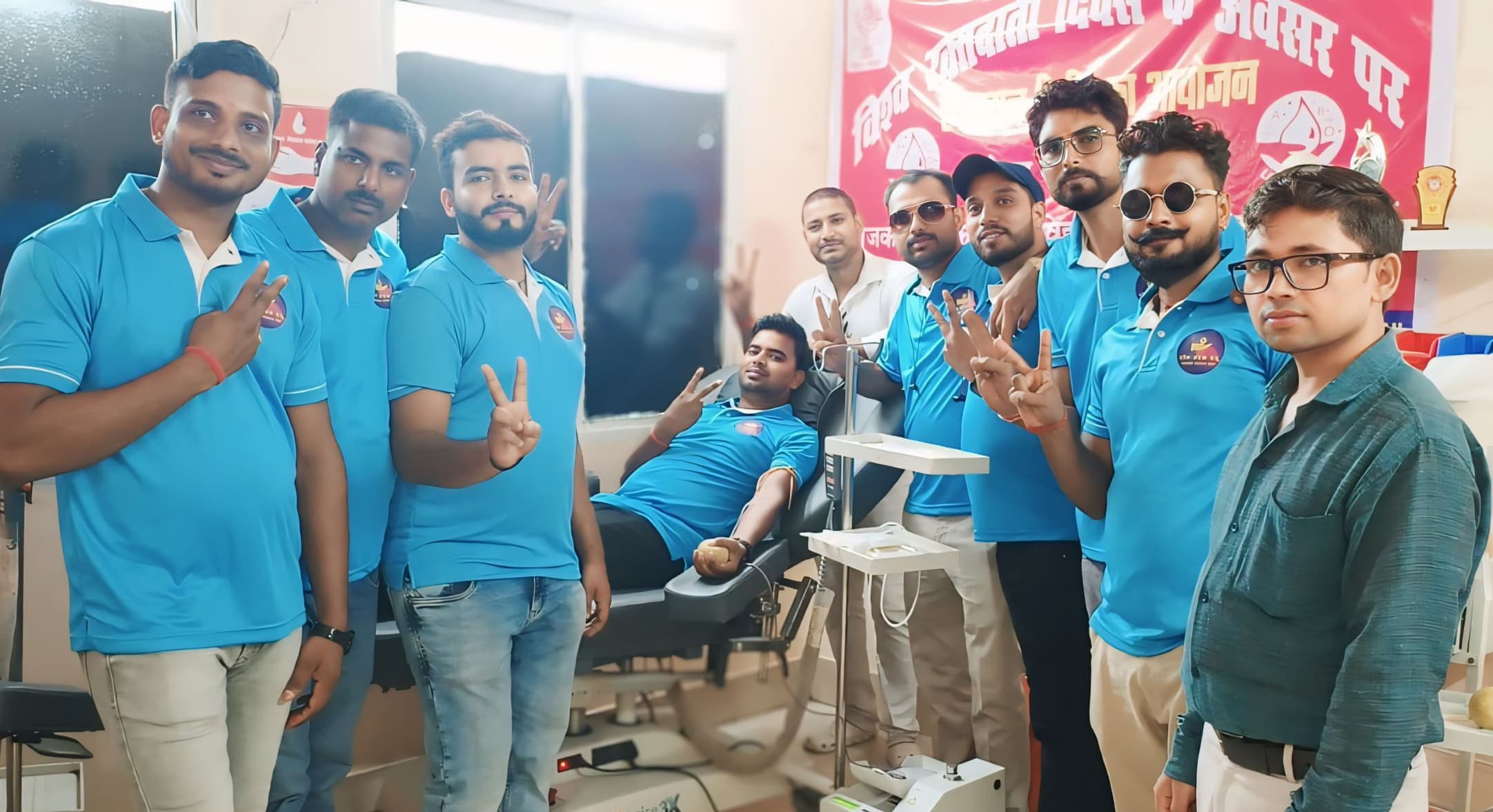 अररिया से आकर युवाओं की टीम ने किया रक्तदान